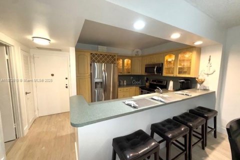 Condominio en alquiler en Hollywood, Florida, 1 dormitorio, 83.24 m2 № 1979779 - foto 7