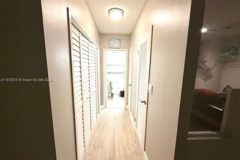 Condominio en alquiler en Hollywood, Florida, 1 dormitorio, 83.24 m2 № 1979779 - foto 11