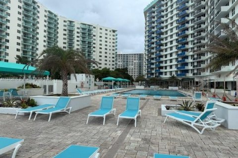 Condominio en alquiler en Hollywood, Florida, 1 dormitorio, 83.24 m2 № 1979779 - foto 20