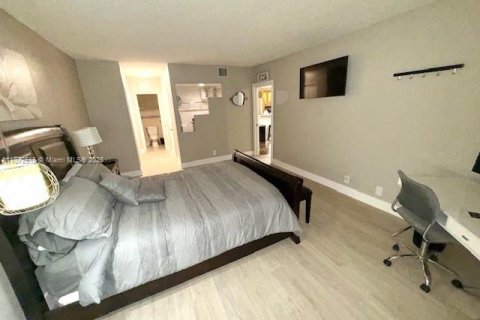 Condominio en alquiler en Hollywood, Florida, 1 dormitorio, 83.24 m2 № 1979779 - foto 10