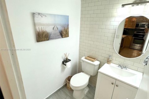 Condominio en alquiler en Hollywood, Florida, 1 dormitorio, 83.24 m2 № 1979779 - foto 8