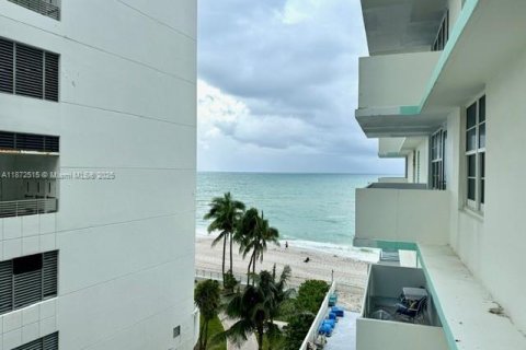 Condominio en alquiler en Hollywood, Florida, 1 dormitorio, 83.24 m2 № 1979779 - foto 18