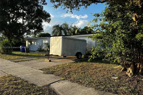 House in Hollywood, Florida 3 bedrooms, 128.39 sq.m. № 2055057 - photo 6