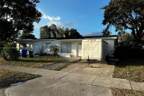 House in Hollywood, Florida 3 bedrooms, 128.39 sq.m. № 2055057 - photo 8