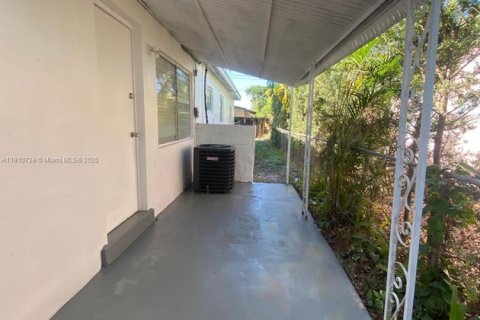 House in Hollywood, Florida 3 bedrooms, 128.39 sq.m. № 2055057 - photo 3