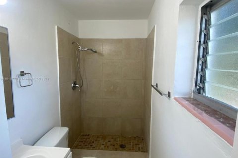 House in Hollywood, Florida 3 bedrooms, 128.39 sq.m. № 2055057 - photo 11