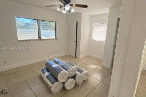 House in Hollywood, Florida 3 bedrooms, 128.39 sq.m. № 2055057 - photo 16