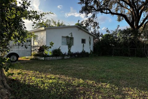 House in Hollywood, Florida 3 bedrooms, 128.39 sq.m. № 2055057 - photo 5