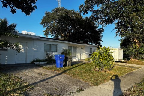 Casa en Hollywood, Florida 3 dormitorios, 128.39 m2 № 2055057