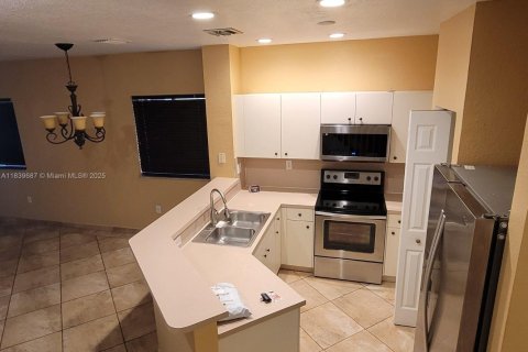 Townhouse in Margate, Florida 3 bedrooms, 125.98 sq.m. № 1828947 - photo 5