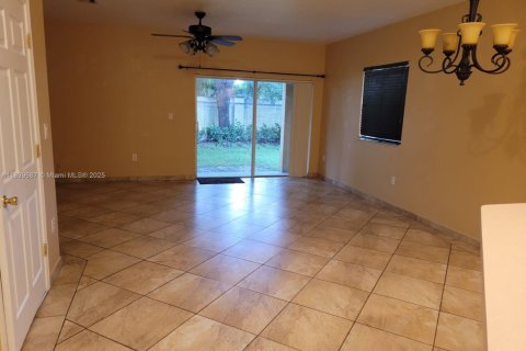 Townhouse in Margate, Florida 3 bedrooms, 125.98 sq.m. № 1828947 - photo 6
