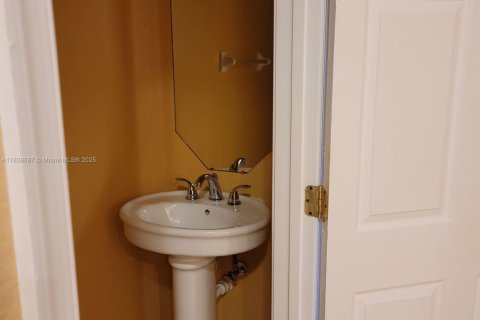 Townhouse in Margate, Florida 3 bedrooms, 125.98 sq.m. № 1828947 - photo 8