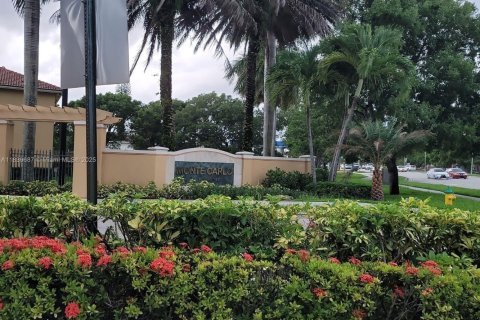 Townhouse in Margate, Florida 3 bedrooms, 125.98 sq.m. № 1828947 - photo 1