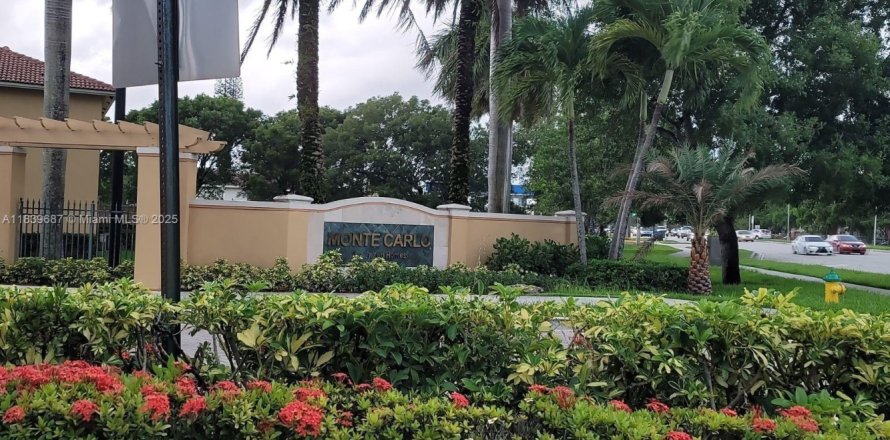 Townhouse in Margate, Florida 3 bedrooms, 125.98 sq.m. № 1828947