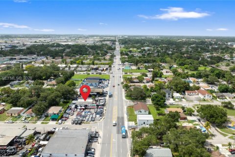 Commercial property in Miami, Florida № 2152629 - photo 15