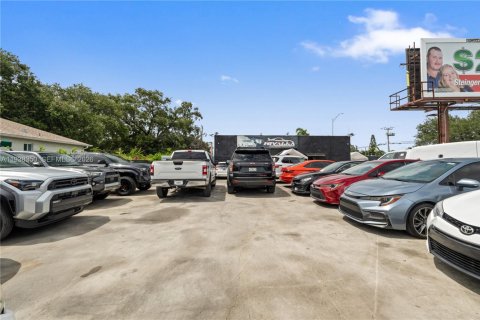 Commercial property in Miami, Florida № 2152629 - photo 10