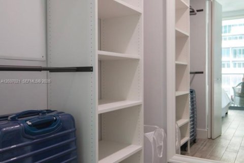 Condominio en venta en Miami, Florida, 1 dormitorio, 60.29 m2 № 2176447 - foto 9
