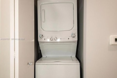 Condominio en venta en Miami, Florida, 1 dormitorio, 60.29 m2 № 2176447 - foto 8