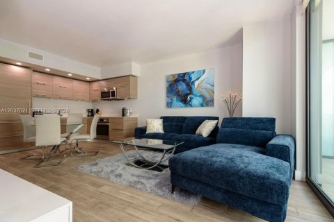 Condominio en Miami, Florida, 1 dormitorio  № 2176447