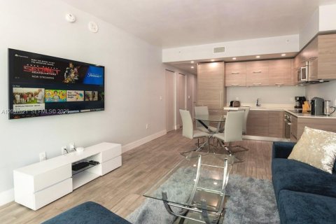 Condominio en venta en Miami, Florida, 1 dormitorio, 60.29 m2 № 2176447 - foto 2