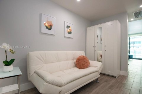 Condominio en venta en Miami, Florida, 1 dormitorio, 60.29 m2 № 2176447 - foto 3