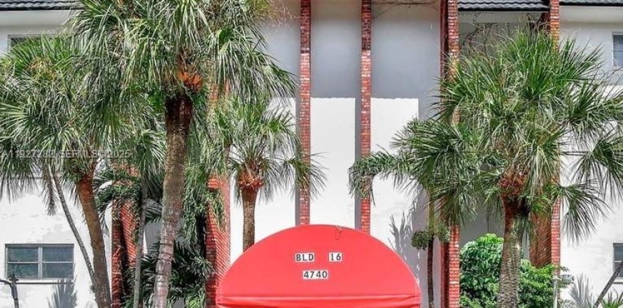 Кондоминиум с 1 спальней в Лодерхилл, Флорида № 1987636