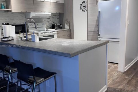 Снять в аренду кондоминиум в Лодерхилл, Флорида 1 спальня, 97.27м2, № 1987636 - фото 11