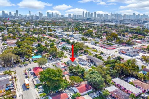 Immobilier commercial à vendre à Miami, Floride: 203.36 m2 № 1953187 - photo 1