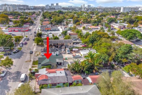Immobilier commercial à vendre à Miami, Floride: 203.36 m2 № 1953187 - photo 10