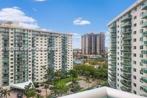 Condo in Sunny Isles Beach, Florida, 1 bedroom  № 1857403 - photo 2