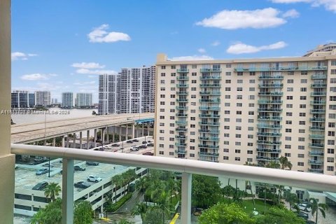 Condo in Sunny Isles Beach, Florida, 1 bedroom  № 1857403 - photo 1