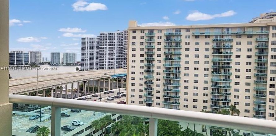 Condo in Sunny Isles Beach, Florida, 1 bedroom № 1857403