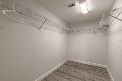 House in New Smyrna Beach, Florida 3 bedrooms, 145.58 sq.m. № 2237493 - photo 21