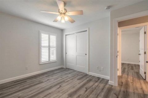 House in New Smyrna Beach, Florida 3 bedrooms, 145.58 sq.m. № 2237493 - photo 17