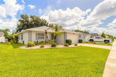 House in New Smyrna Beach, Florida 3 bedrooms, 145.58 sq.m. № 2237493 - photo 2