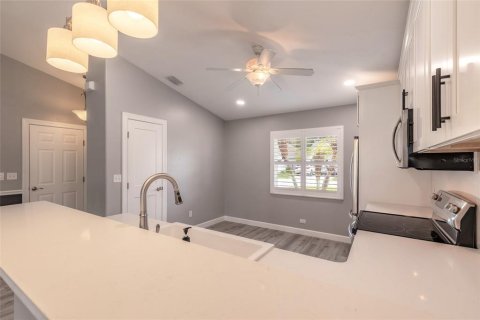House in New Smyrna Beach, Florida 3 bedrooms, 145.58 sq.m. № 2237493 - photo 7