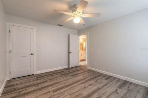 House in New Smyrna Beach, Florida 3 bedrooms, 145.58 sq.m. № 2237493 - photo 14