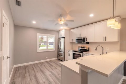 House in New Smyrna Beach, Florida 3 bedrooms, 145.58 sq.m. № 2237493 - photo 6