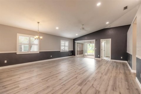 House in New Smyrna Beach, Florida 3 bedrooms, 145.58 sq.m. № 2237493 - photo 10