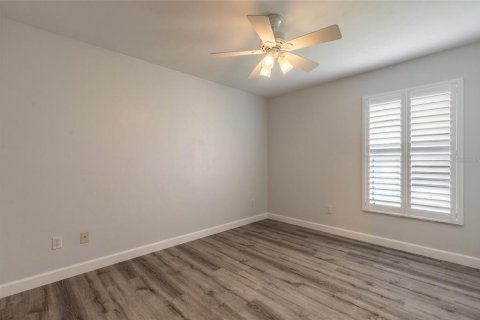 House in New Smyrna Beach, Florida 3 bedrooms, 145.58 sq.m. № 2237493 - photo 16