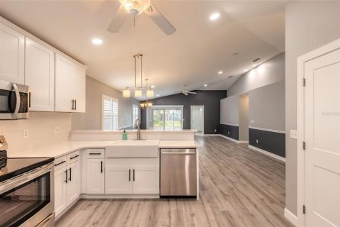 House in New Smyrna Beach, Florida 3 bedrooms, 145.58 sq.m. № 2237493 - photo 9