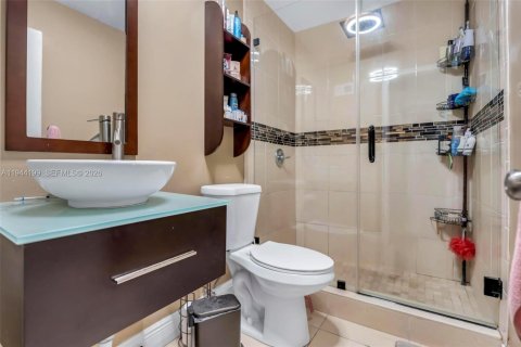 House in Pembroke Pines, Florida 4 bedrooms, 133.69 sq.m. № 2001031 - photo 12