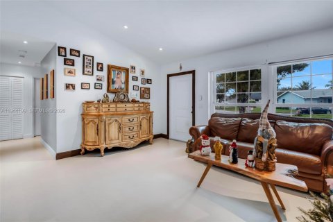 House in Pembroke Pines, Florida 4 bedrooms, 133.69 sq.m. № 2001031 - photo 5