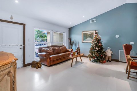 House in Pembroke Pines, Florida 4 bedrooms, 133.69 sq.m. № 2001031 - photo 4