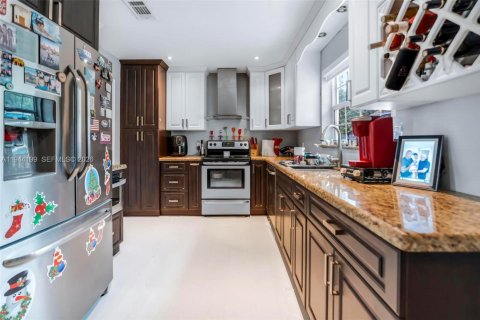 House in Pembroke Pines, Florida 4 bedrooms, 133.69 sq.m. № 2001031 - photo 7