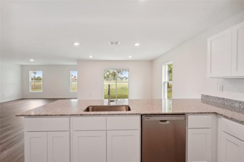 House in Weeki Wachee, Florida 4 bedrooms, 212.37 sq.m. № 2207358 - photo 11