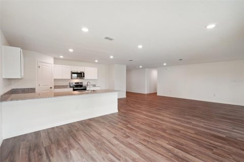 House in Weeki Wachee, Florida 4 bedrooms, 212.37 sq.m. № 2207358 - photo 7