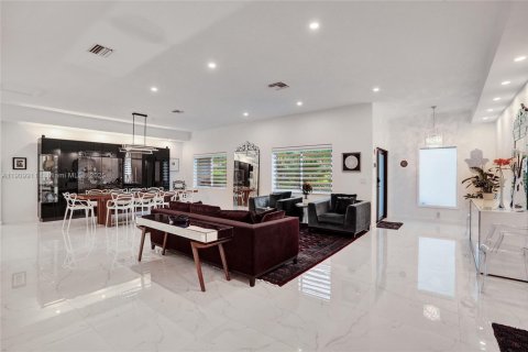 Villa ou maison à vendre à North Miami Beach, Floride: 5 chambres, 228.73 m2 № 1968196 - photo 9