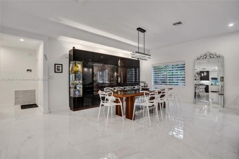 Villa ou maison à vendre à North Miami Beach, Floride: 5 chambres, 228.73 m2 № 1968196 - photo 19