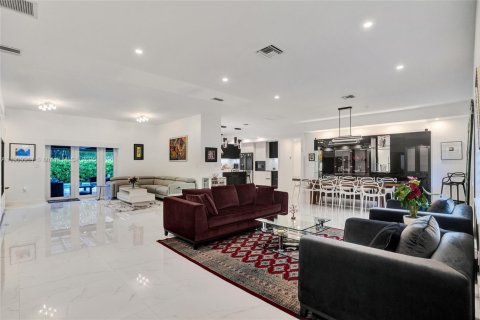 Villa ou maison à vendre à North Miami Beach, Floride: 5 chambres, 228.73 m2 № 1968196 - photo 11